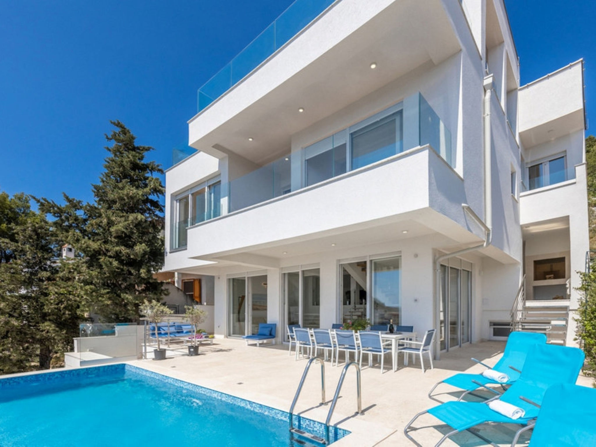 Luxury villa Fleur with pool - Buiten