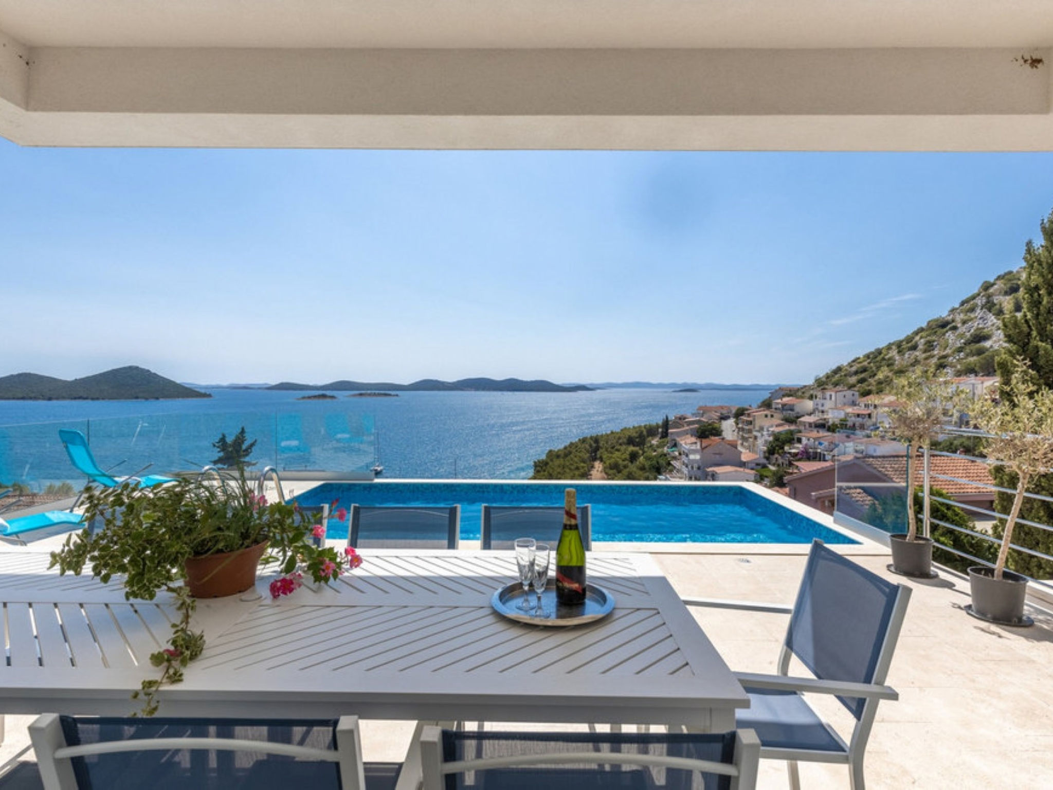 Luxury villa Fleur with pool - Binnen