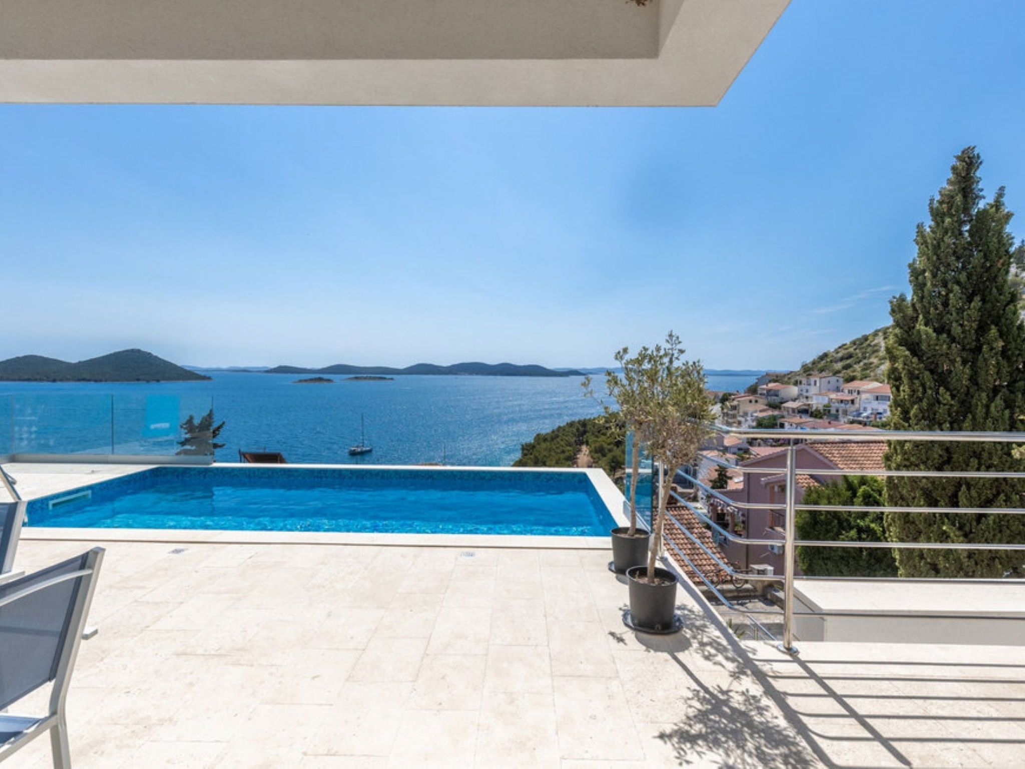 Luxury villa Fleur with pool - Buiten