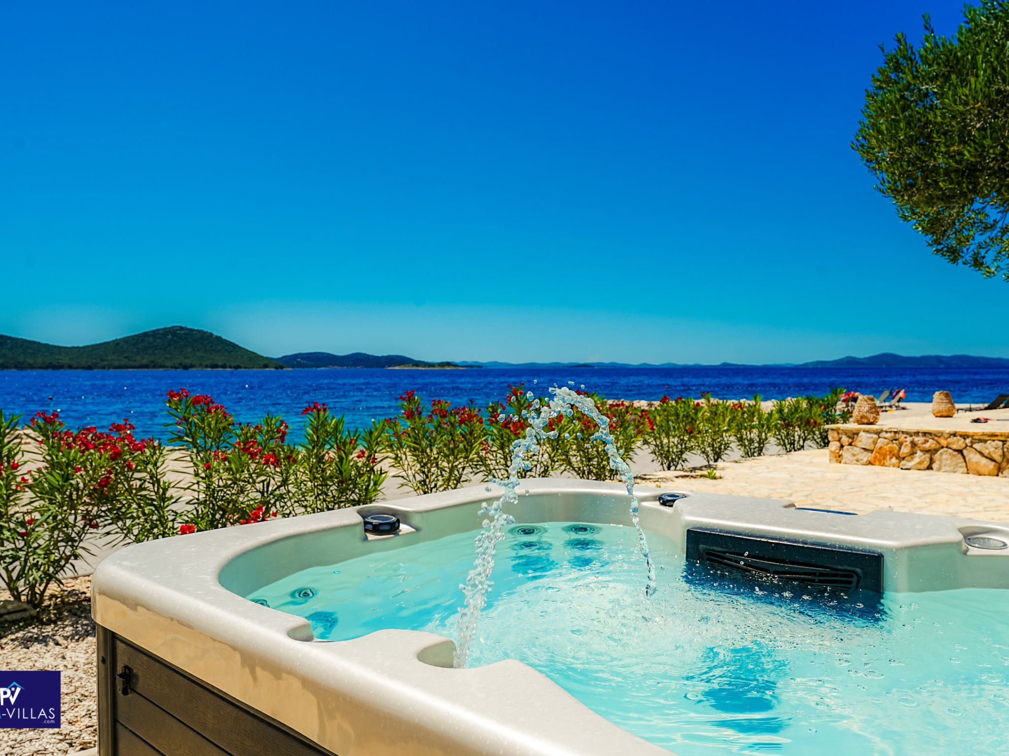 Maison Buqez - Villa 28 + 81 – Piscine intérieure, photo 27 sur 46