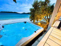 Villa 81: Jouw luxe vrijstaande villa met privépool op slechts 10 meter van de Adriatische Zee - thumbnail 1