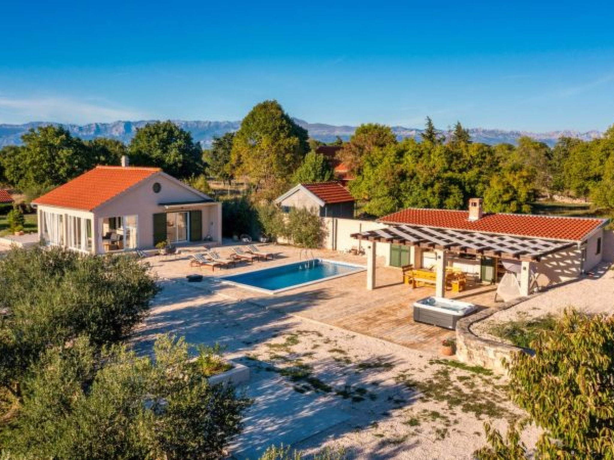 Villa Oliveto with pool - Image-tags.info