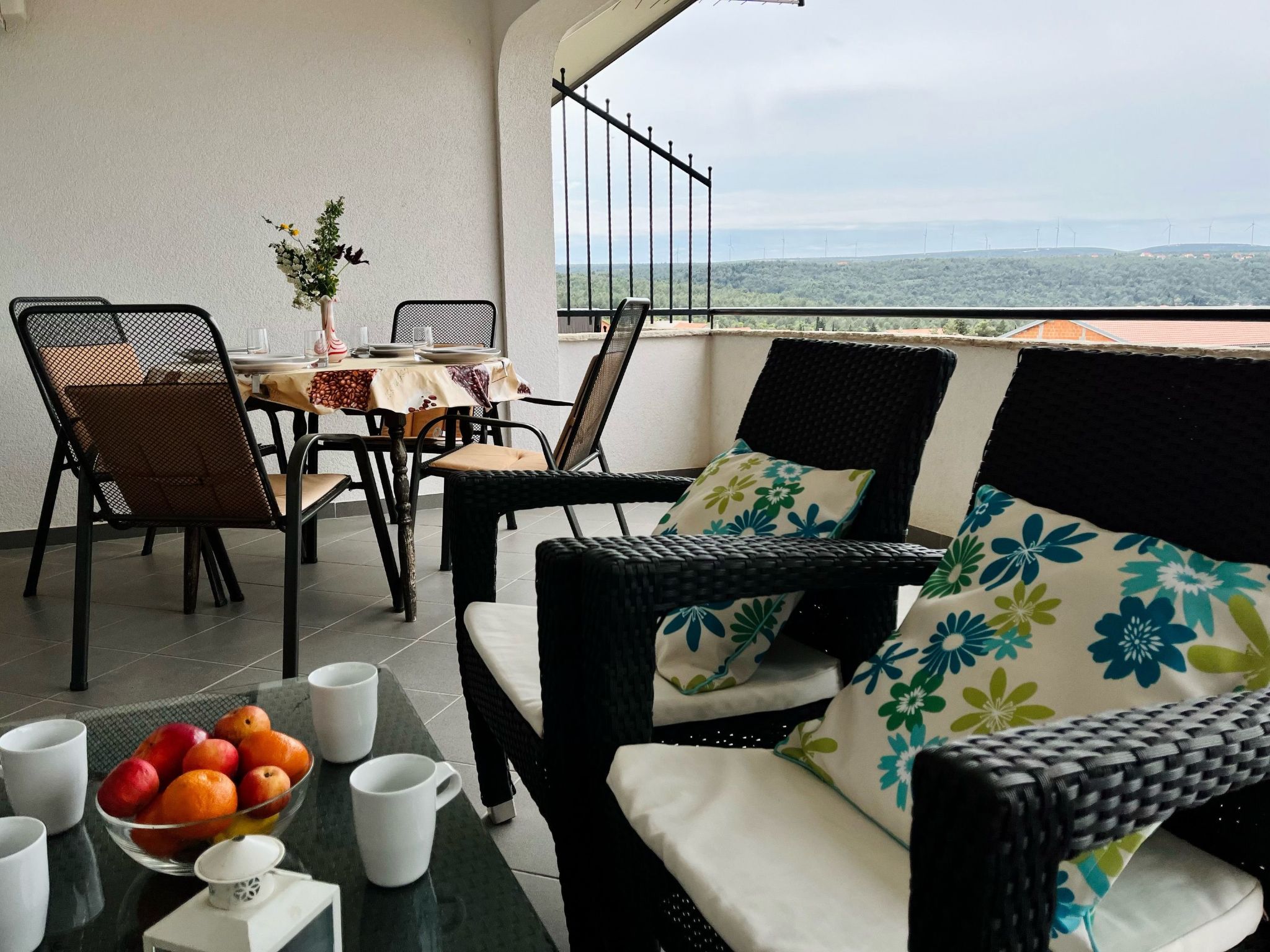 Stela in Karin Gornji-Inside