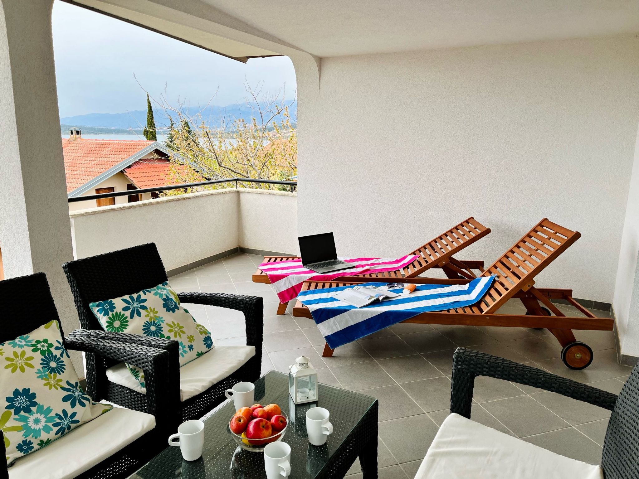 Stela in Karin Gornji-Inside