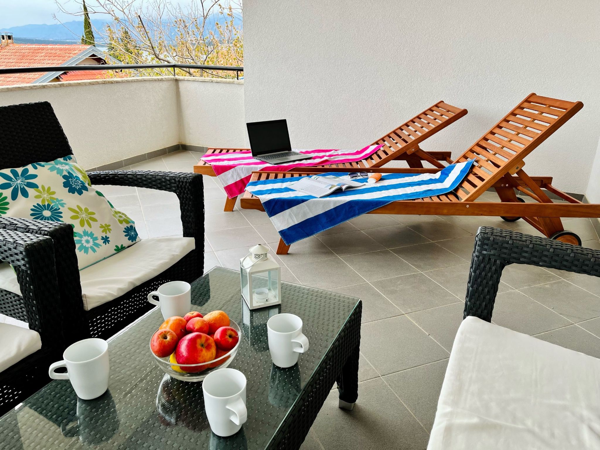 Stela in Karin Gornji-Inside