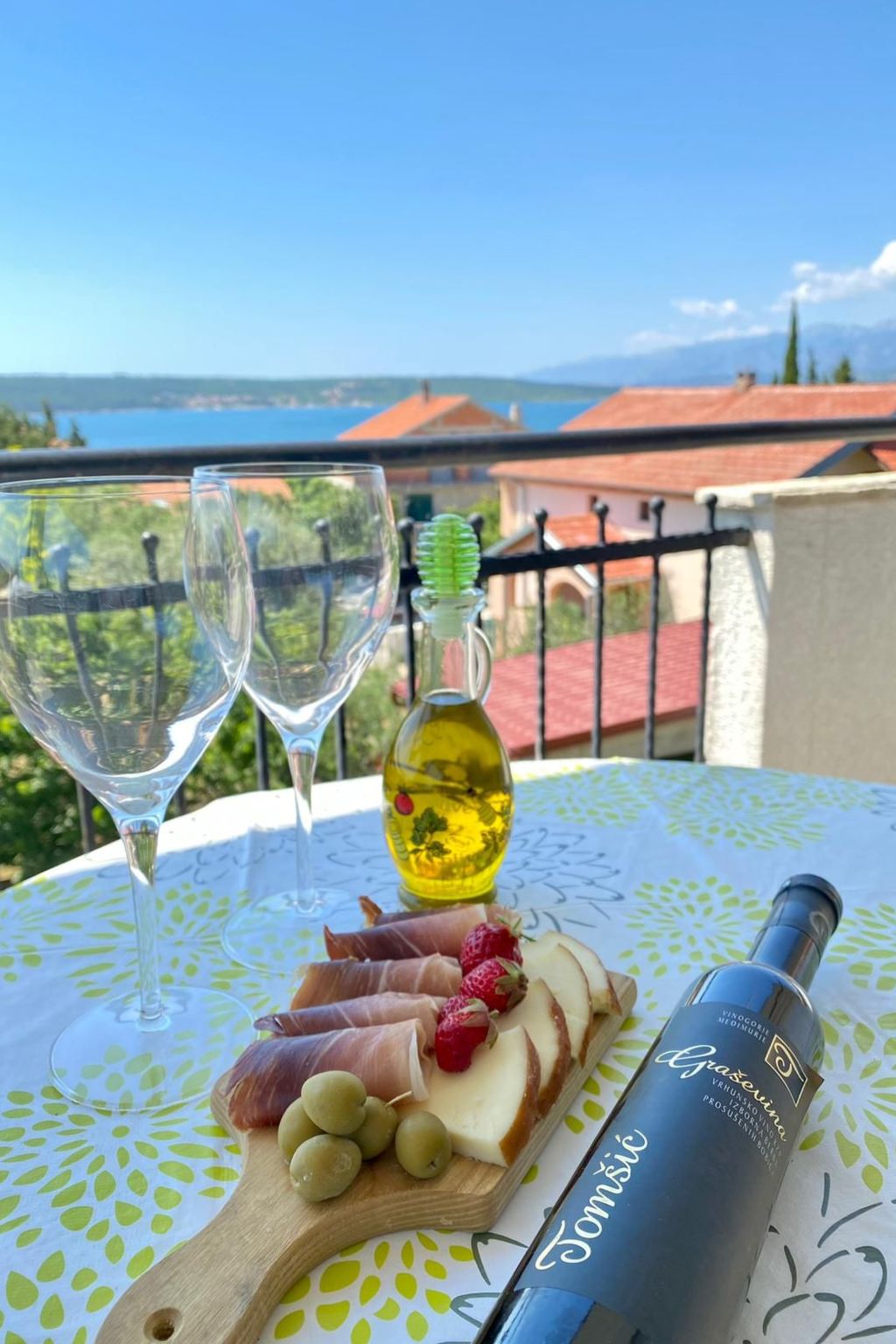 Stela in Karin Gornji-Inside