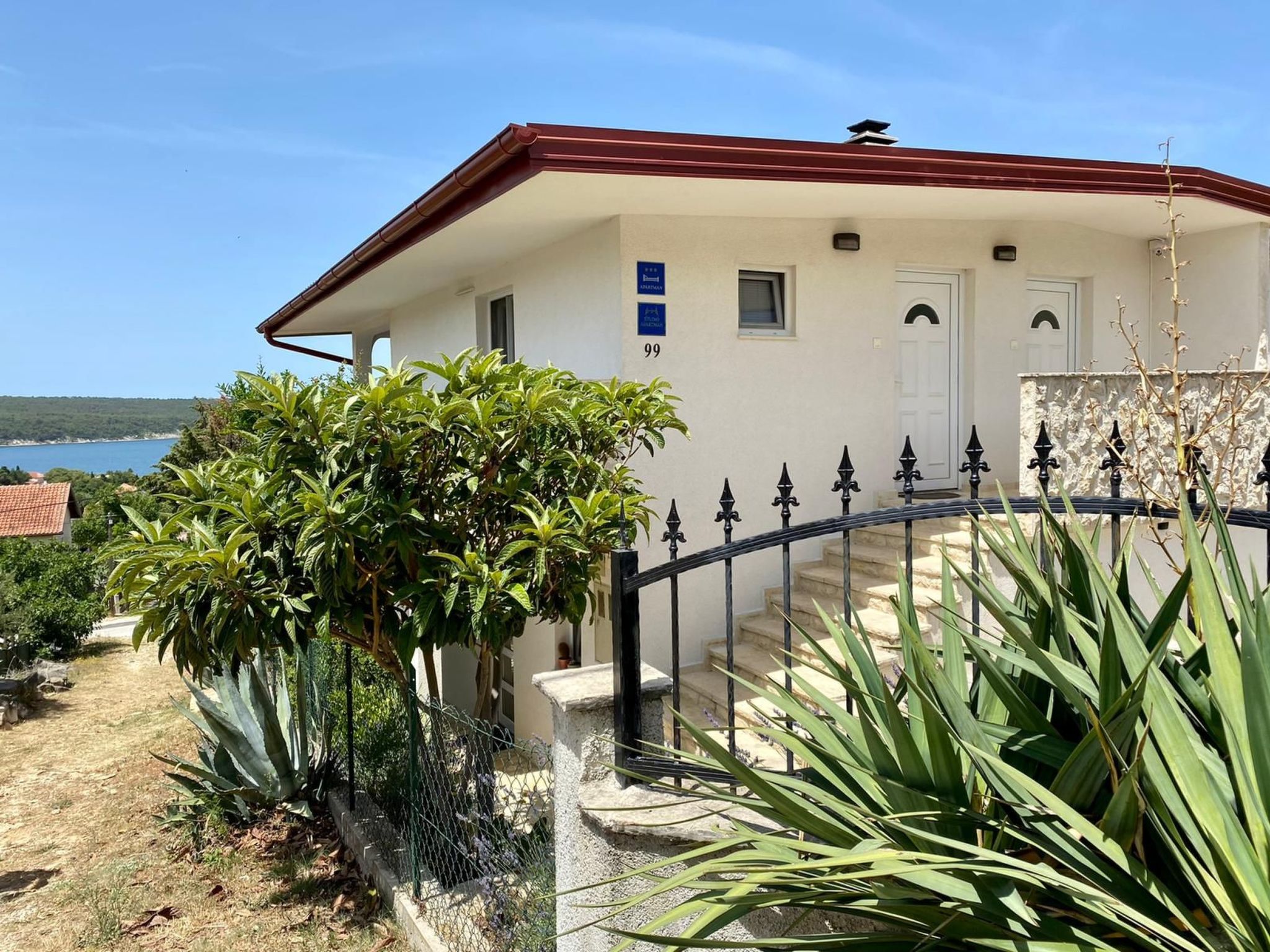 Stela in Karin Gornji-Inside