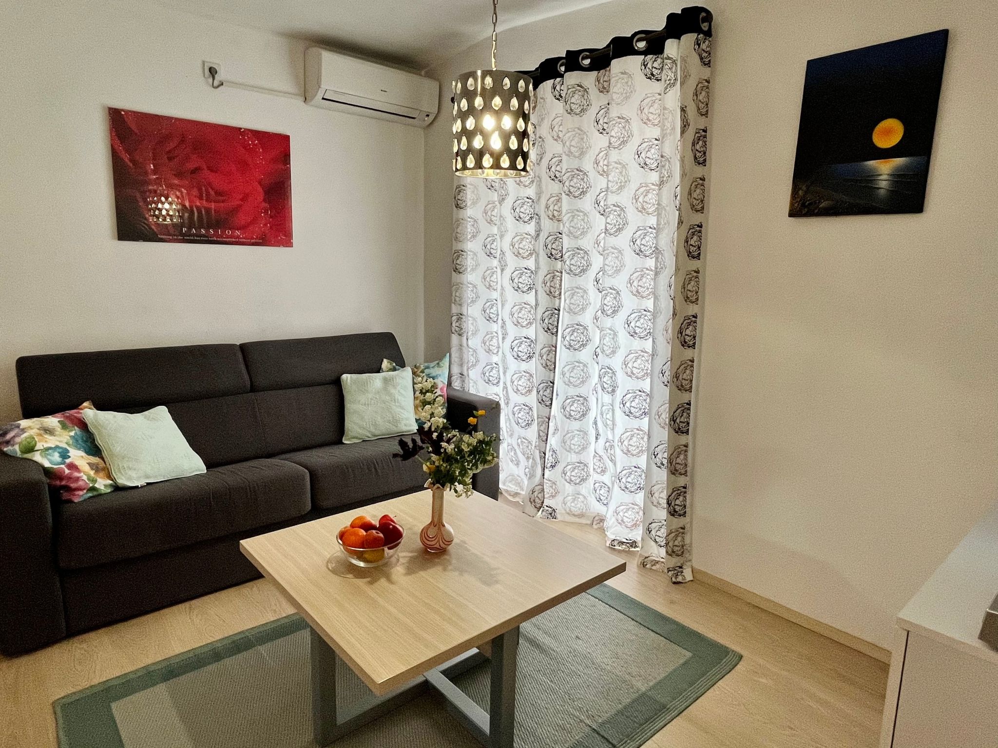 Stela in Karin Gornji-Inside