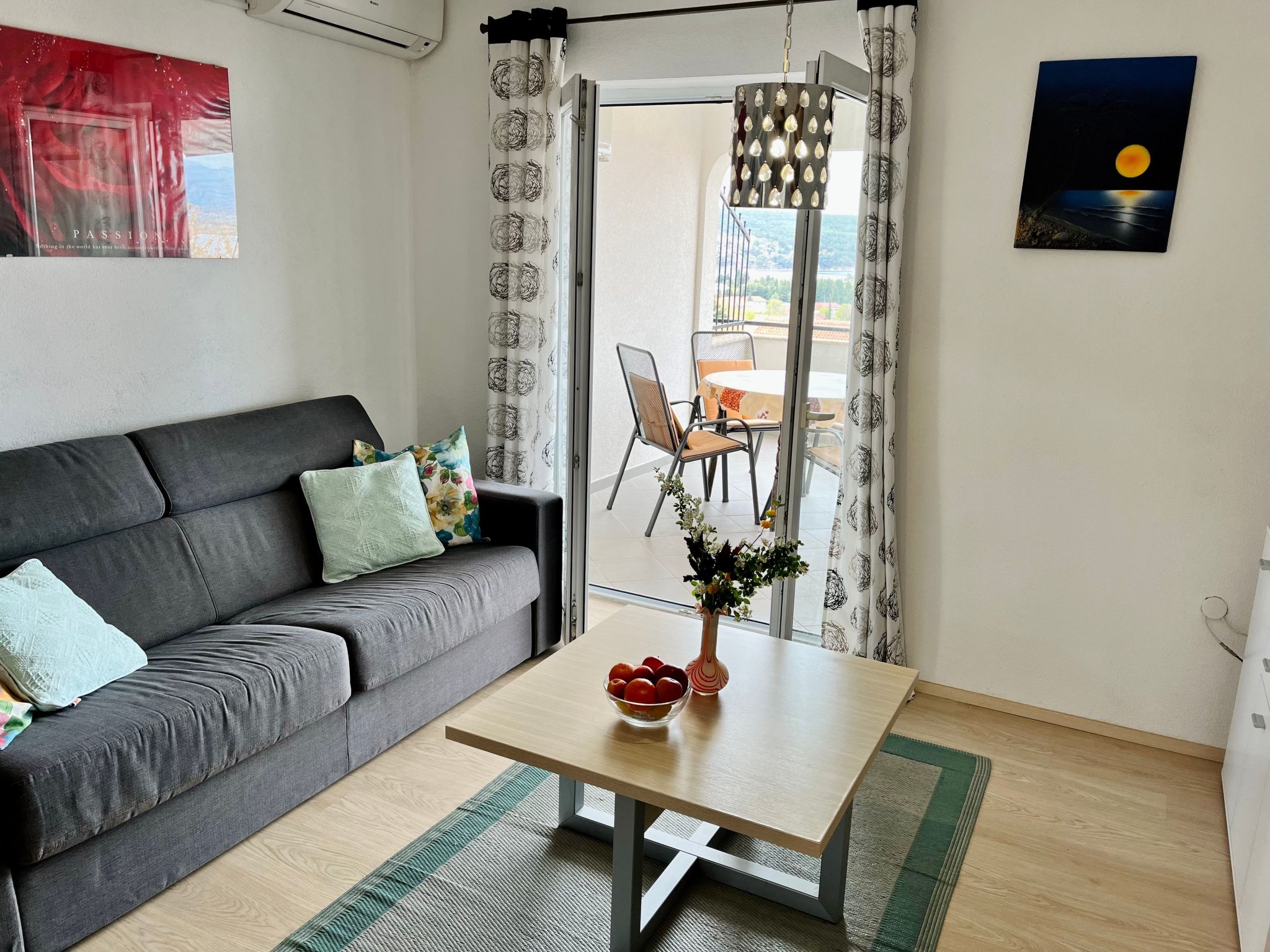 Stela in Karin Gornji-Inside