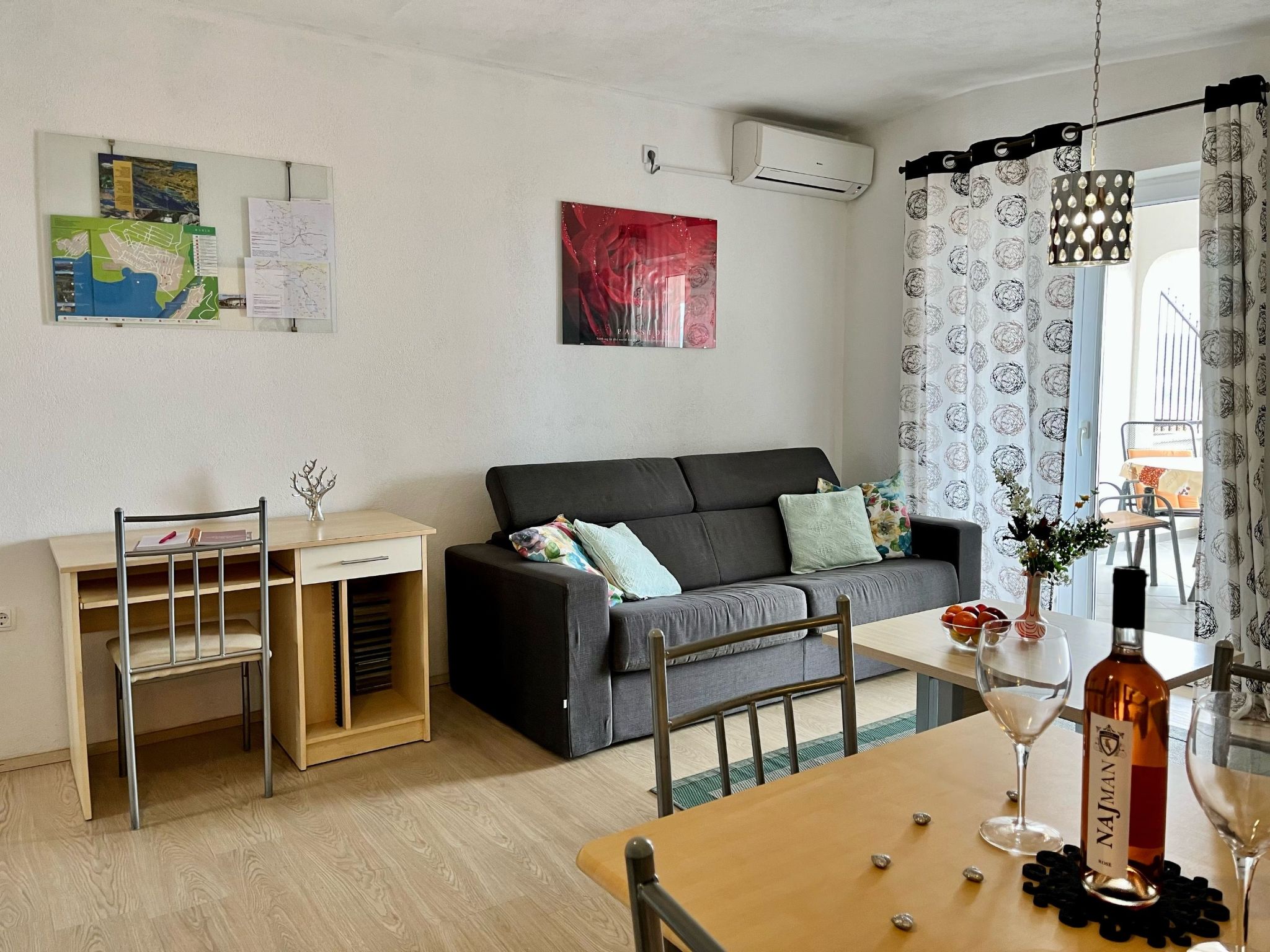 Stela in Karin Gornji-Inside