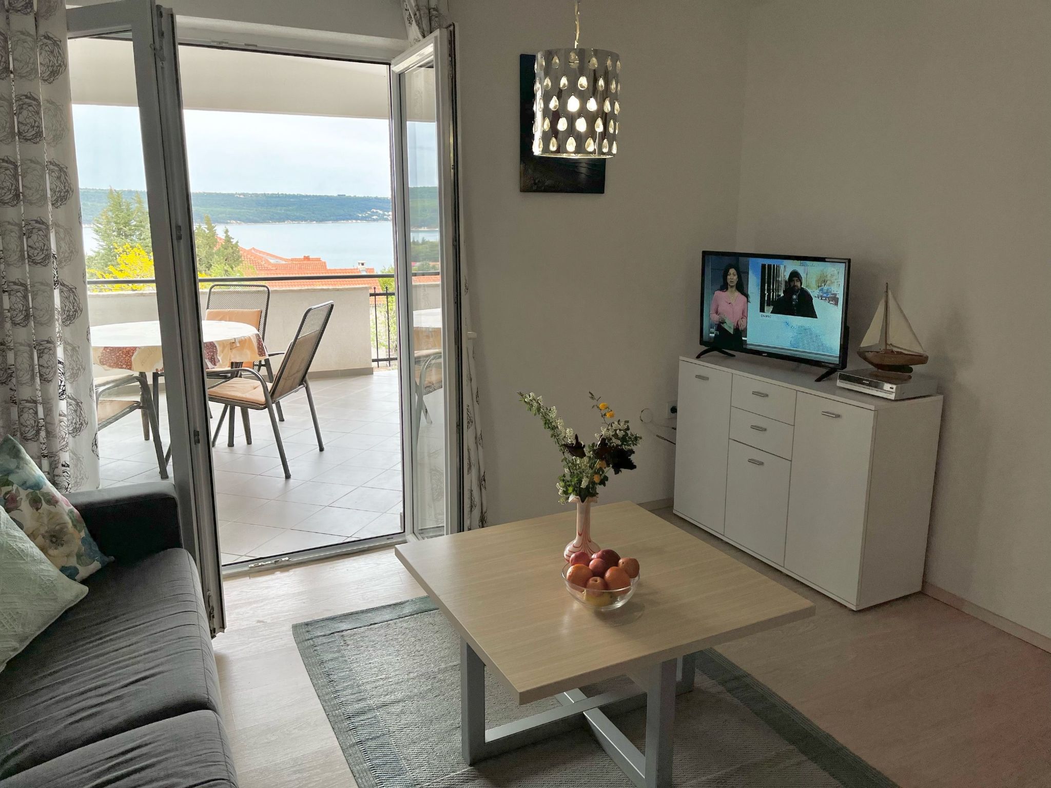 Stela in Karin Gornji-Inside