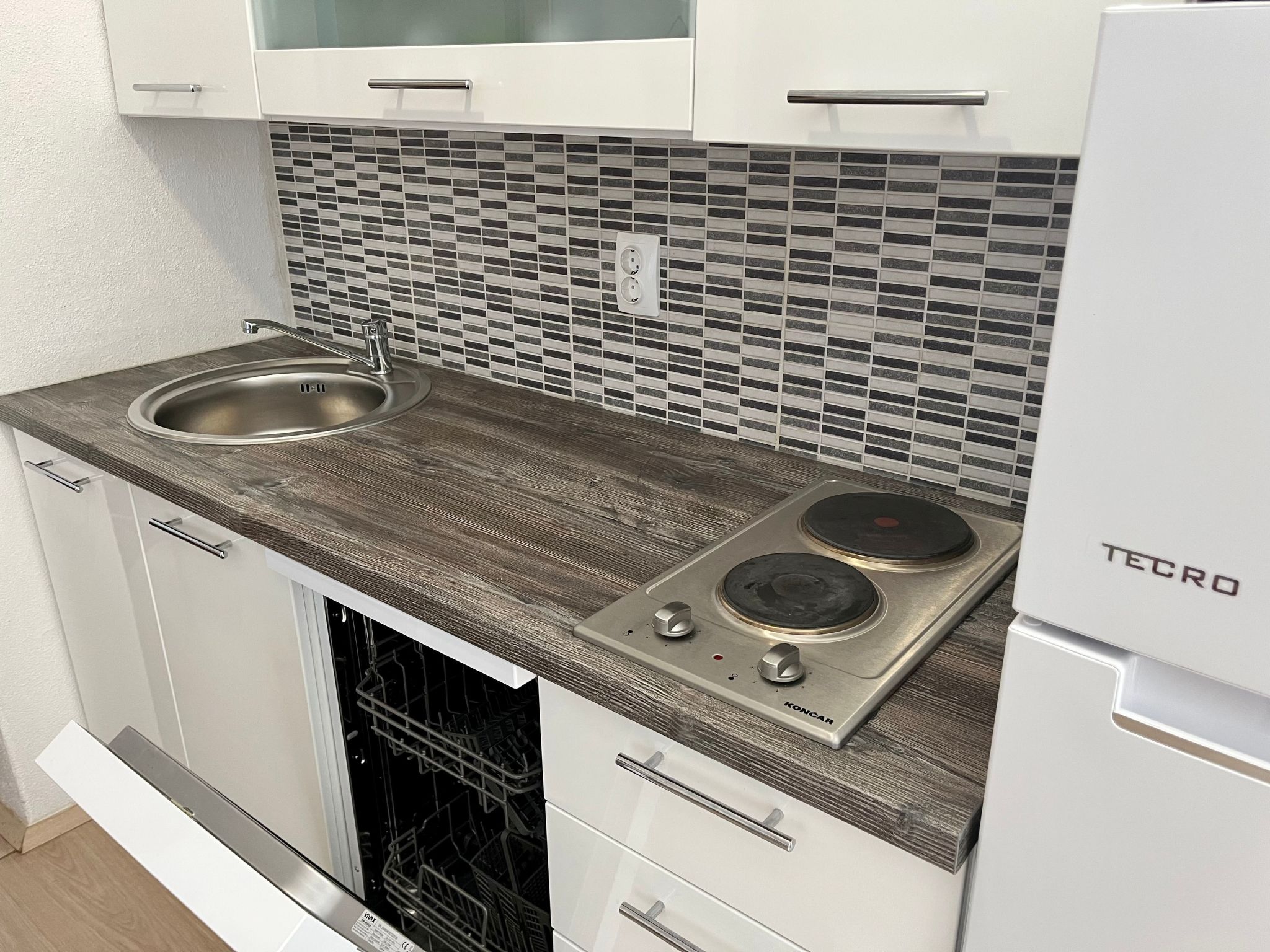 Stela in Karin Gornji-Inside