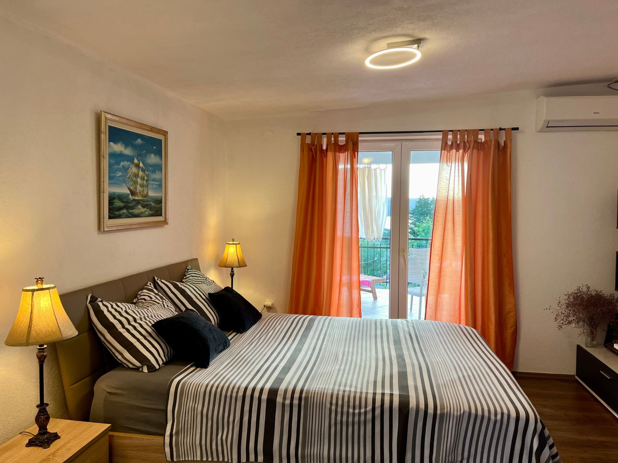 Neu erbautes Apartment mit großem Balkon-Inside