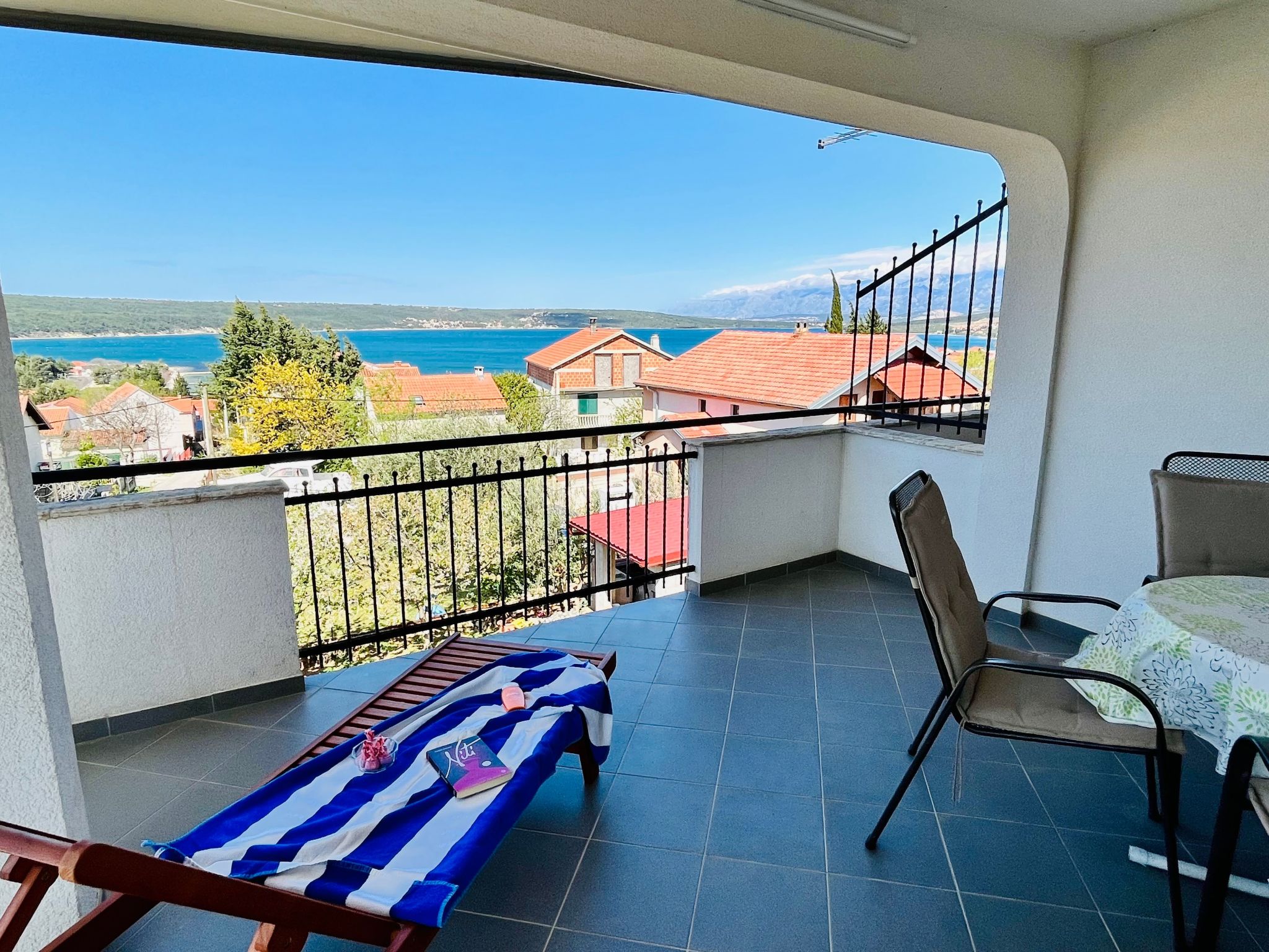 Neu erbautes Apartment mit großem Balkon-Inside