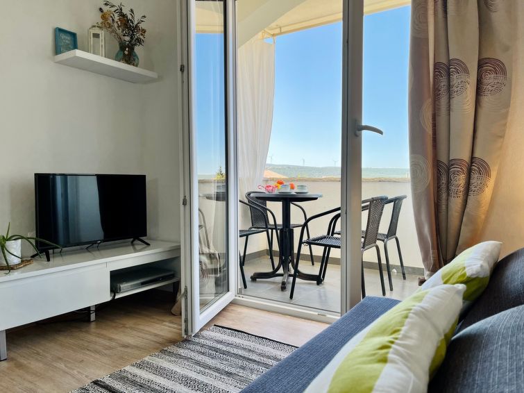 Centraal gelegen appartement aan zee in Karin voor 2 personen in Karin Gornji