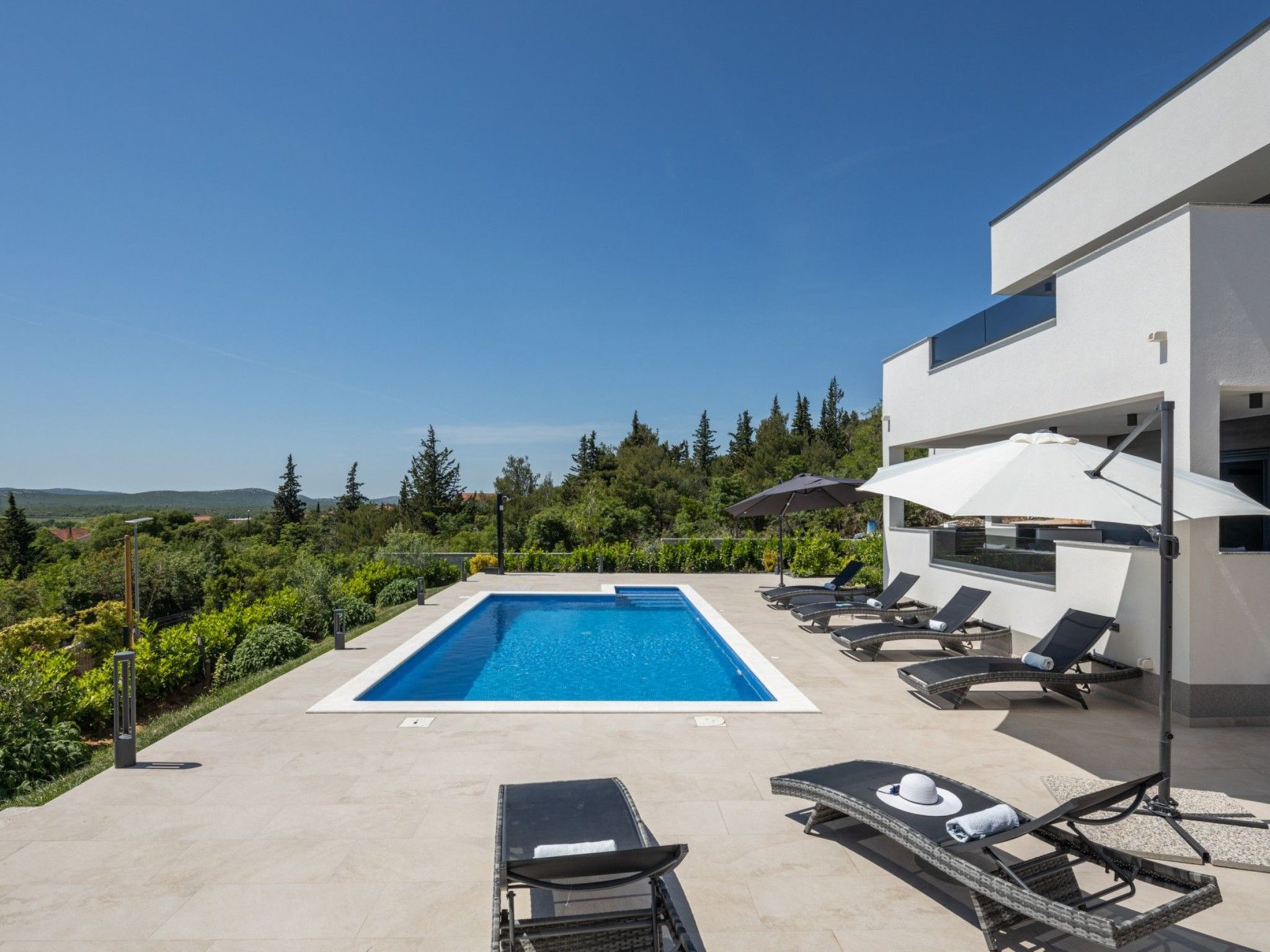 Villa Bura mit Pool und tollem Ausblick-Binnen