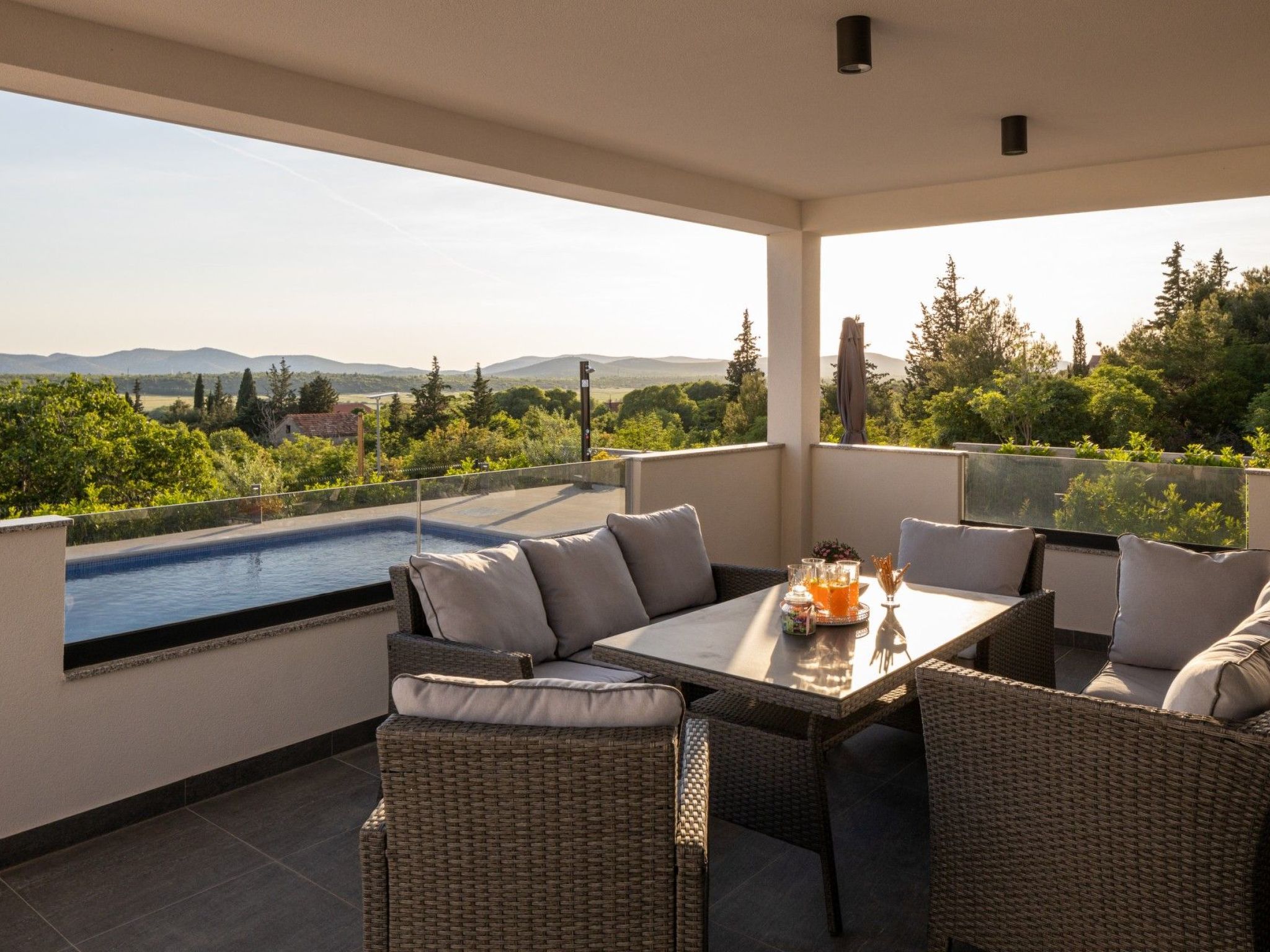 Villa Bura mit Pool und tollem Ausblick-Binnen