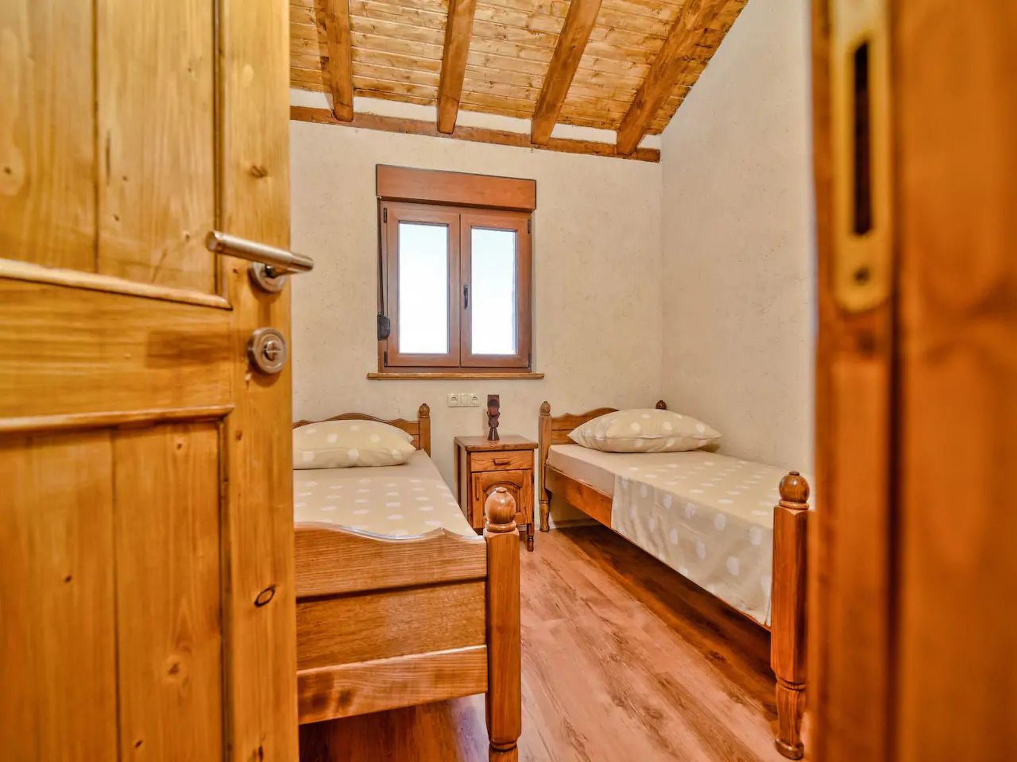 Anita 2 mit Pool-Image-tags.info