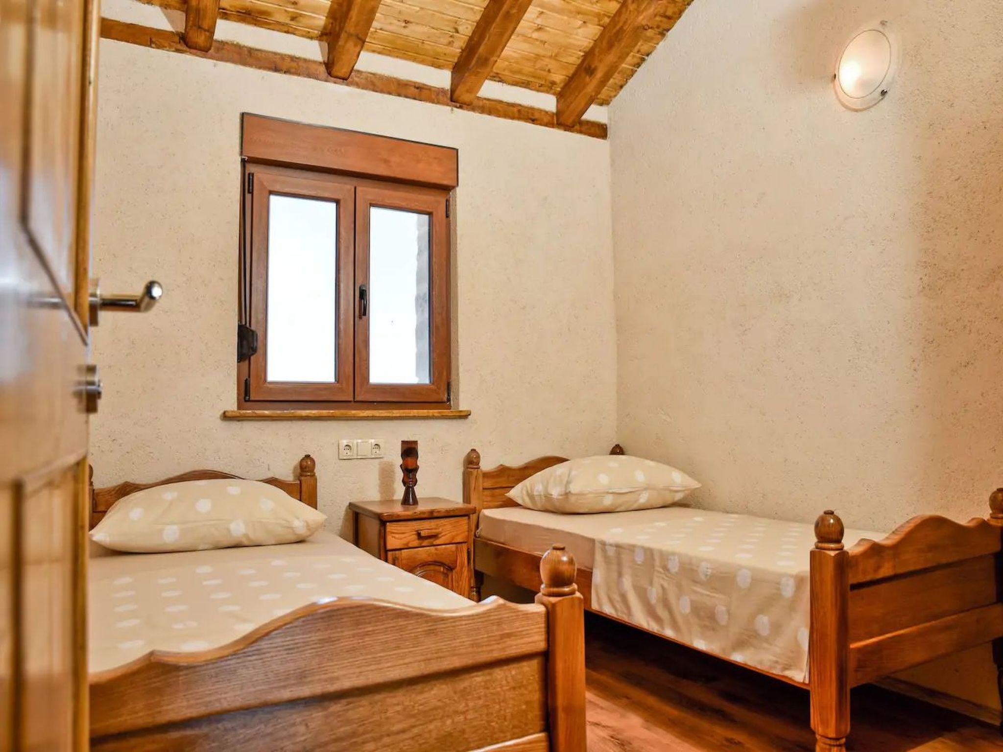 Anita 2 mit Pool-Image-tags.info