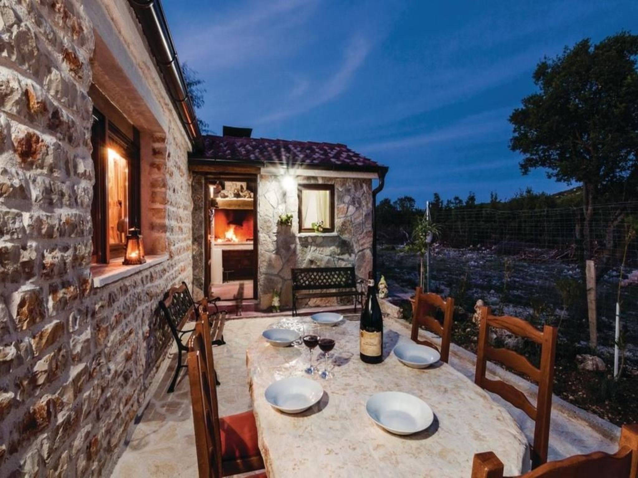 Anita 1 mit Pool-Image-tags.info