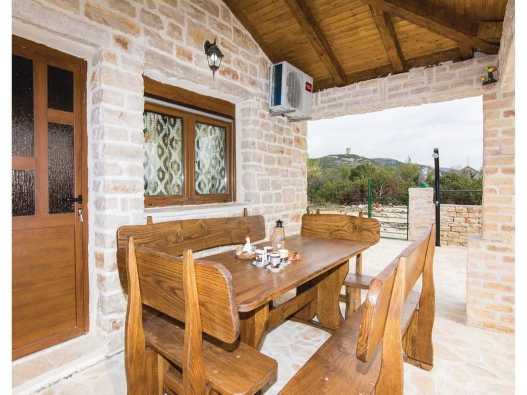 Anita 1 mit Pool-Image-tags.info