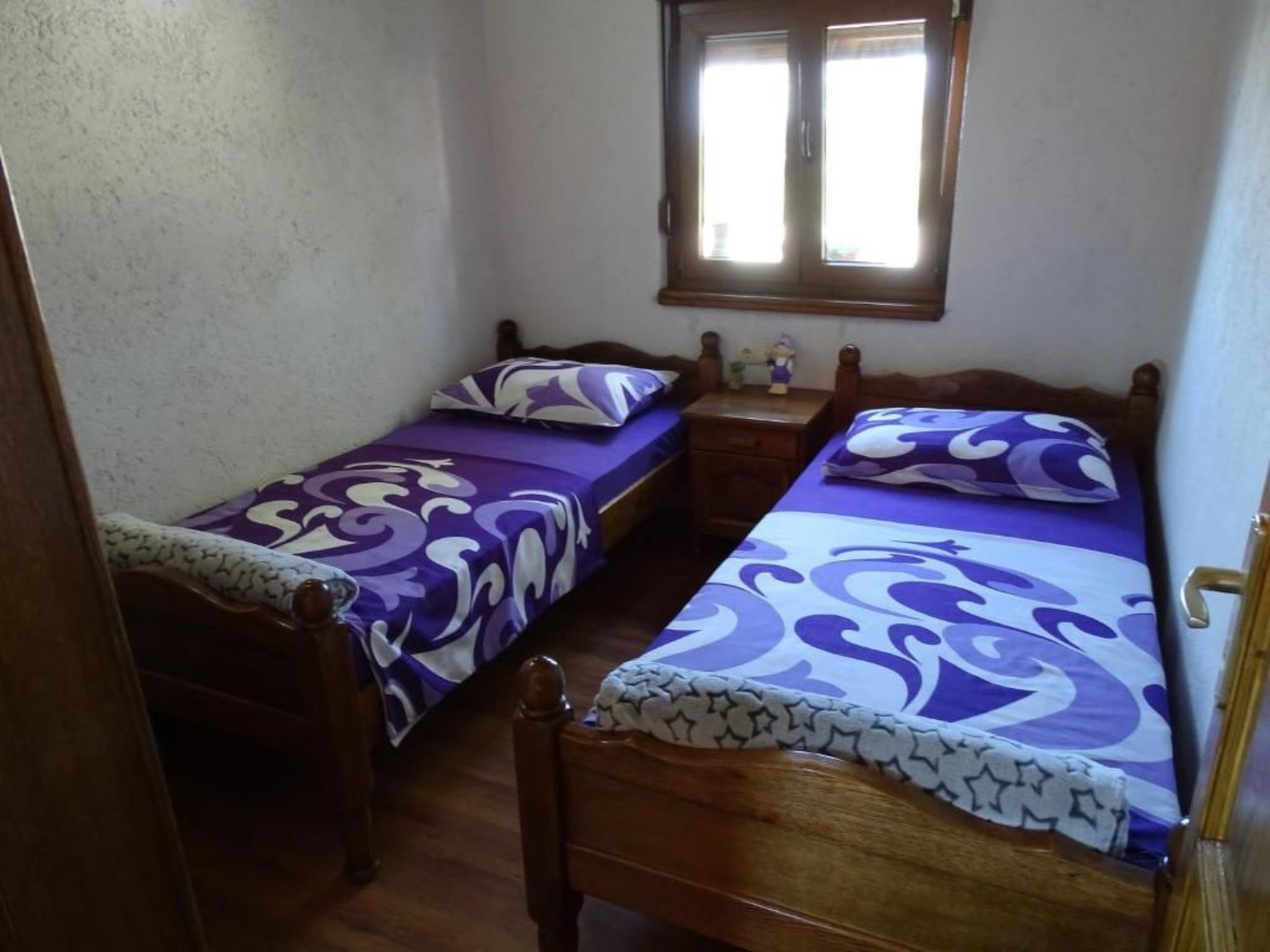 Anita 1 mit Pool-Image-tags.info