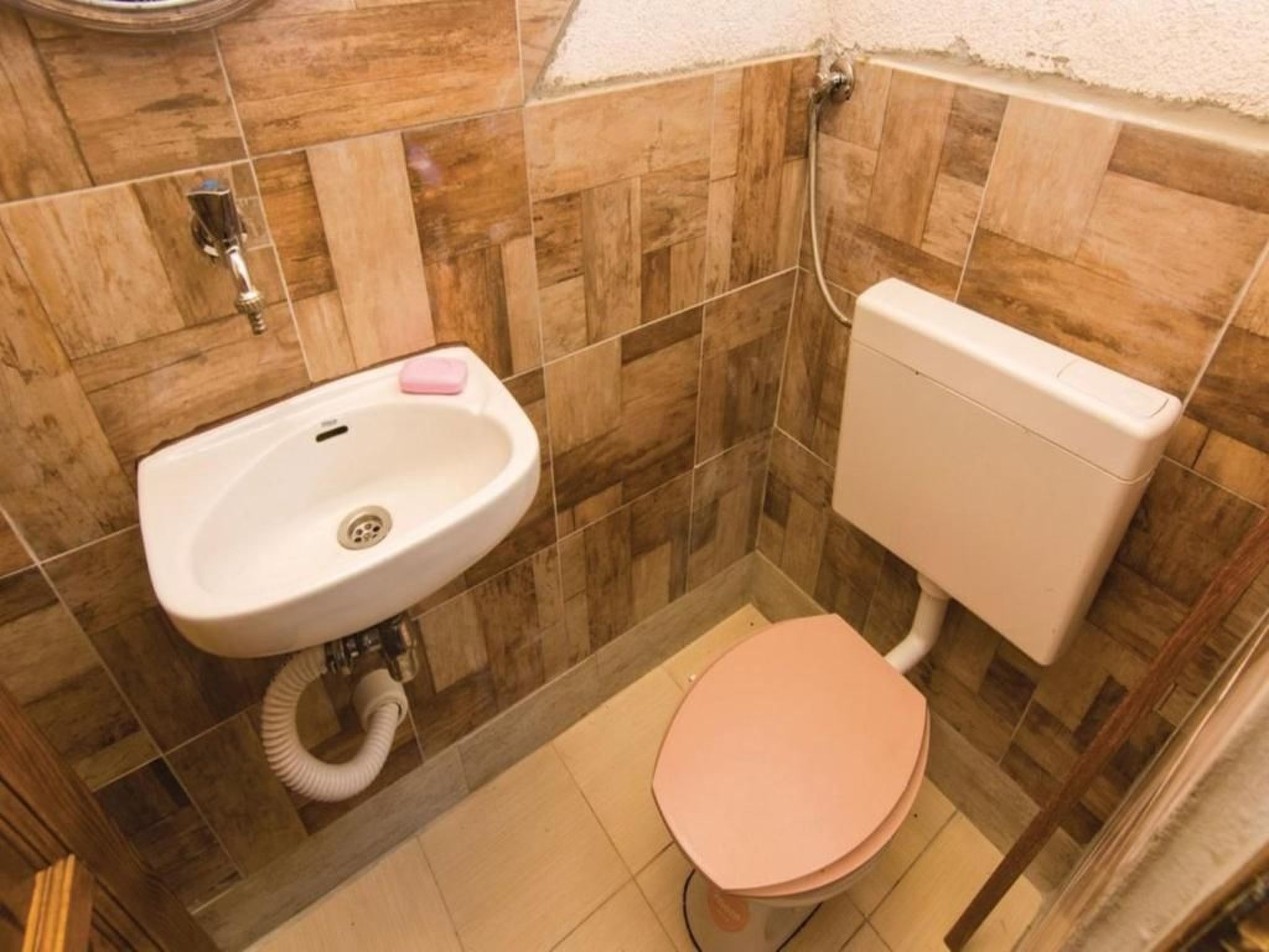 Anita 1 mit Pool-Image-tags.info