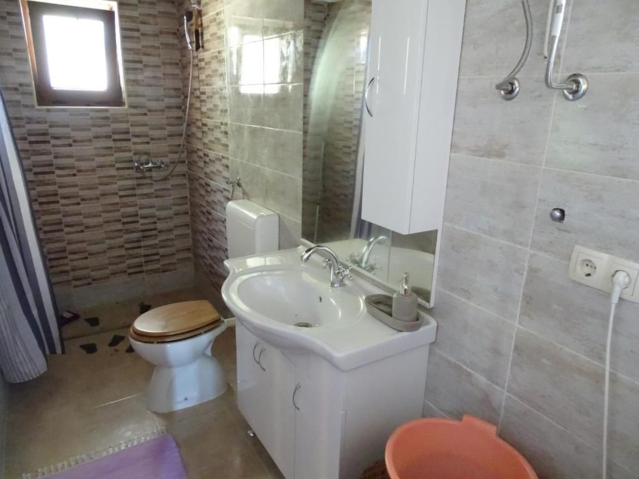 Anita 1 mit Pool-Image-tags.info