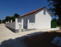 Vrijstaande woning met omheinde tuin bij Budak, 21 km van zee - thumbnail 2