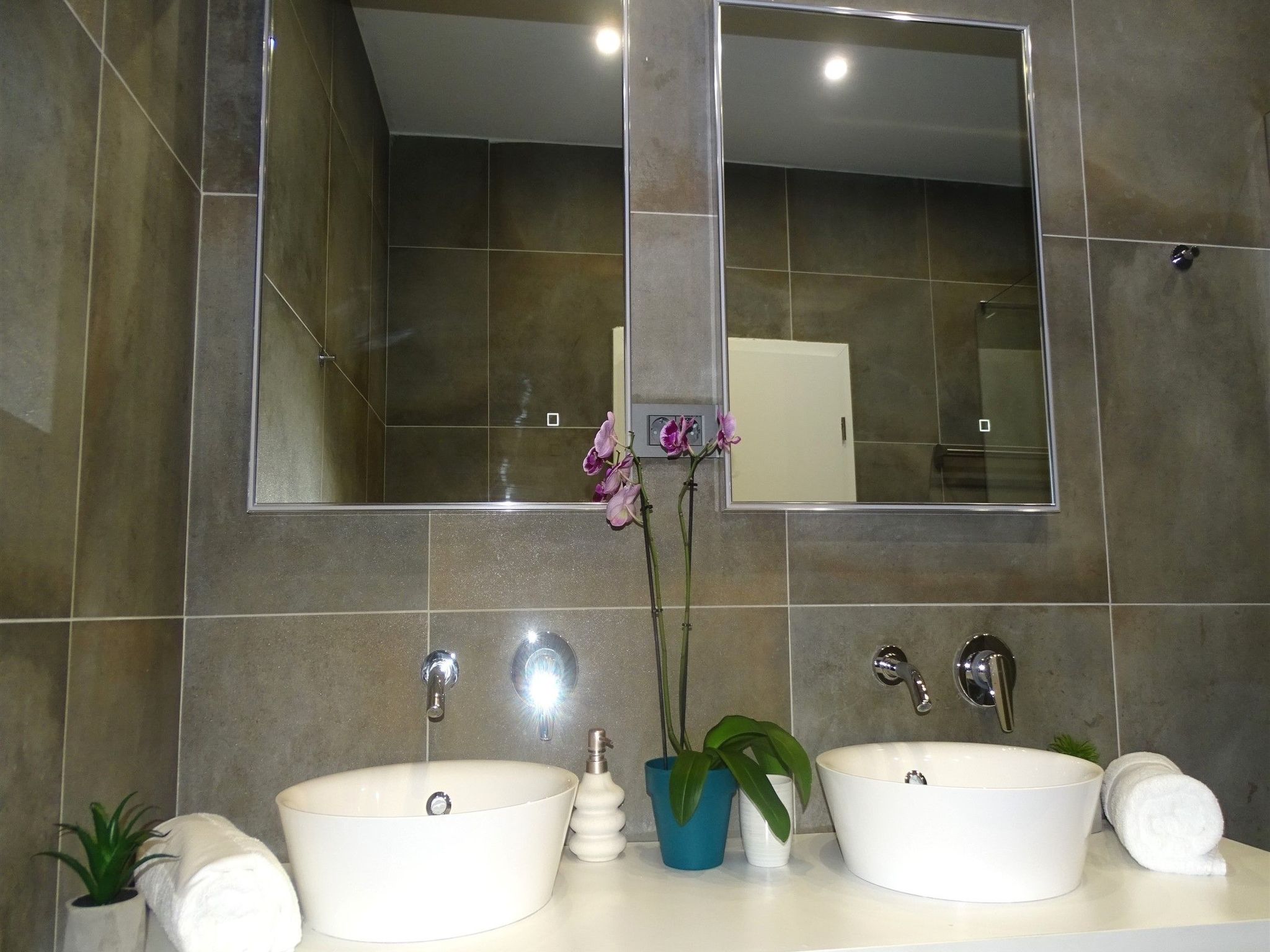 Parancin-Image-tags.info