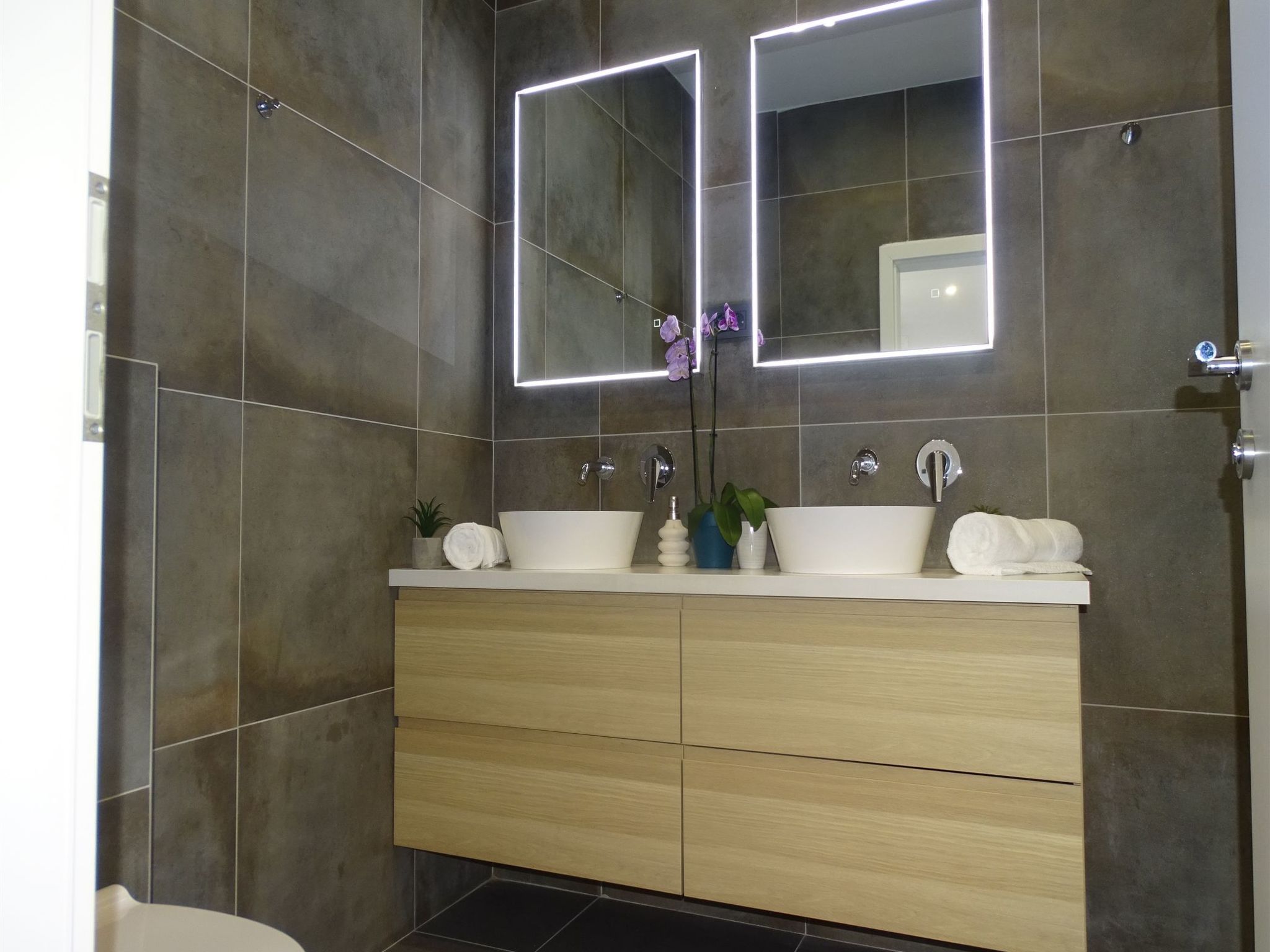 Parancin-Image-tags.info