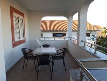 Zonnig appartement vlakbij zee in Pirovac met tuin en terras - thumbnail 6