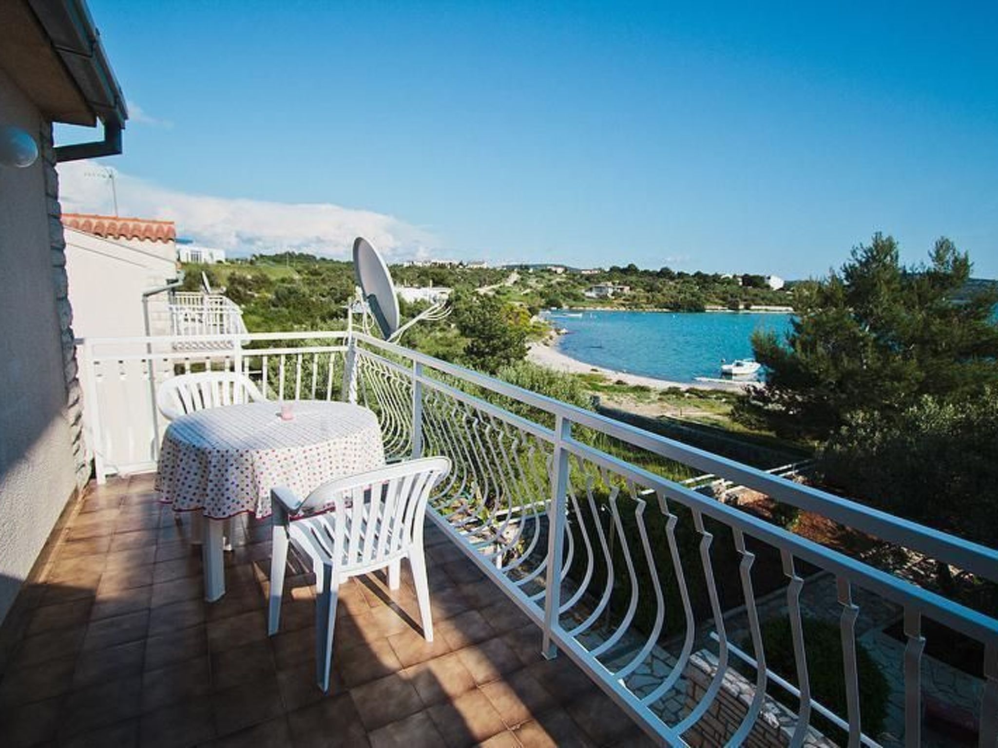 Direkt am Meer und Strand, mit großem Garten und Terrasse, hervorragend für Fam