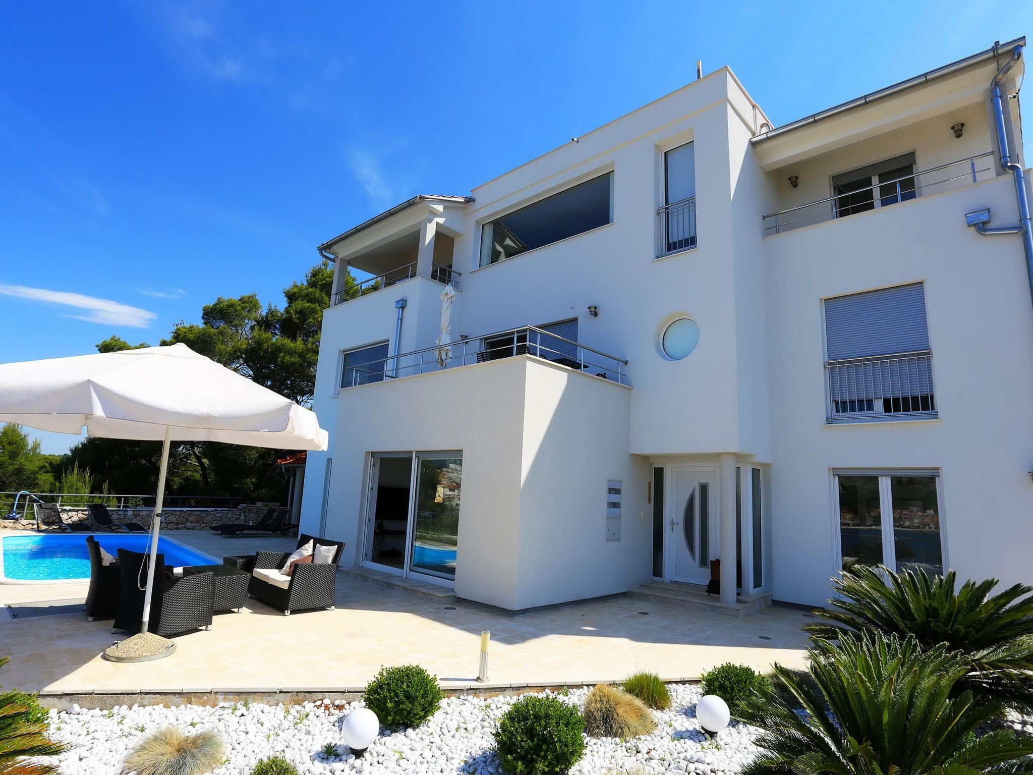 Mit Blick auf das Wasser