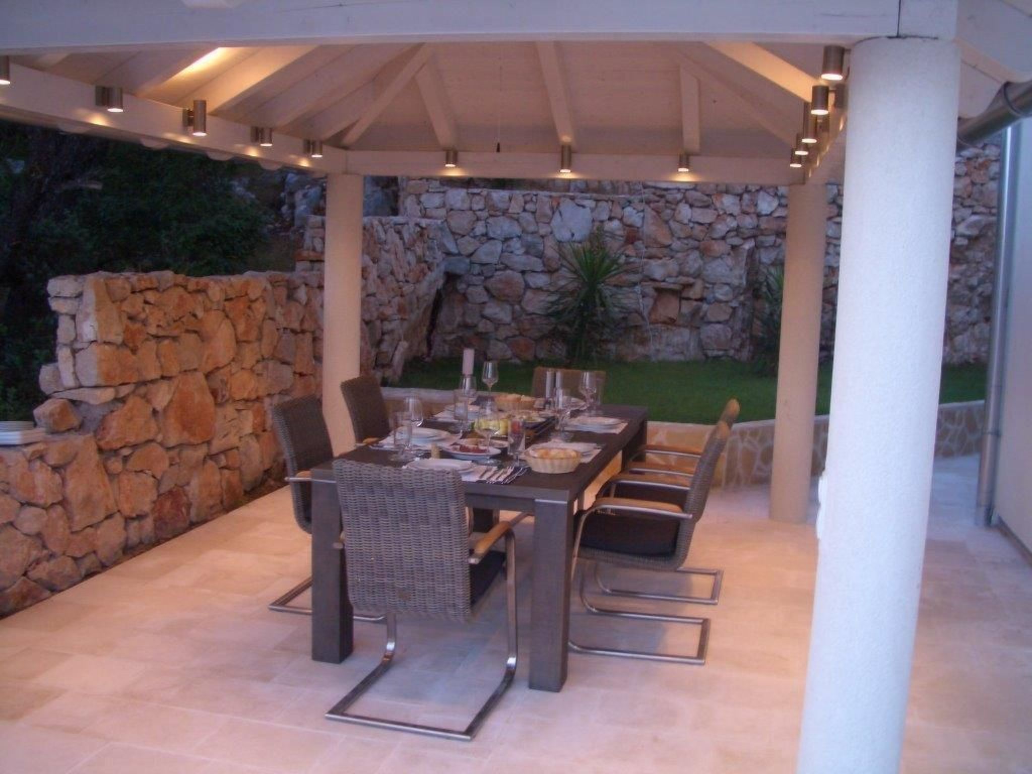 Mit Blick auf das Wasser