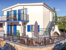 in Tisno mit Terrasse und Grill