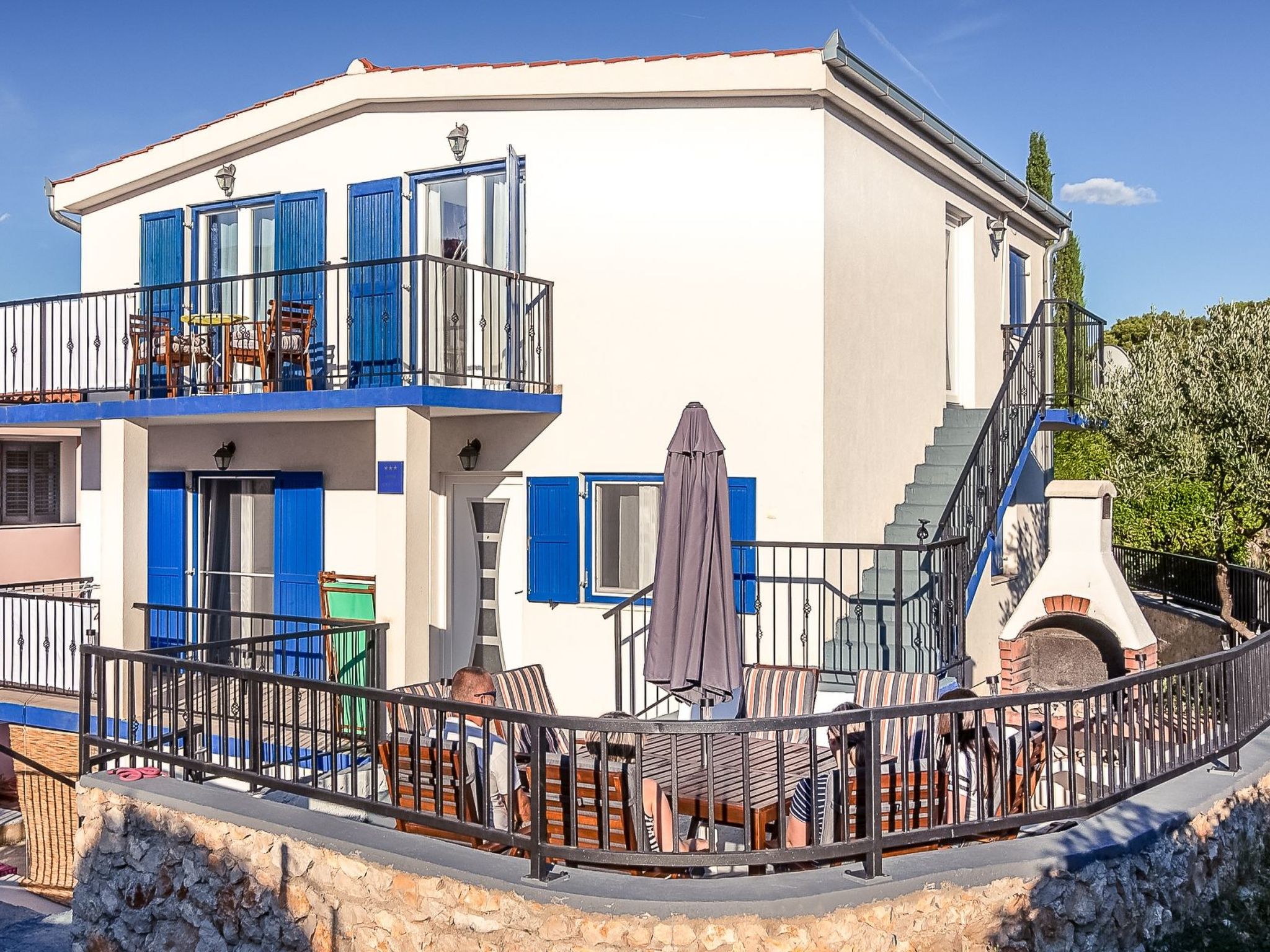 In Tisno mit Terrasse und Grill