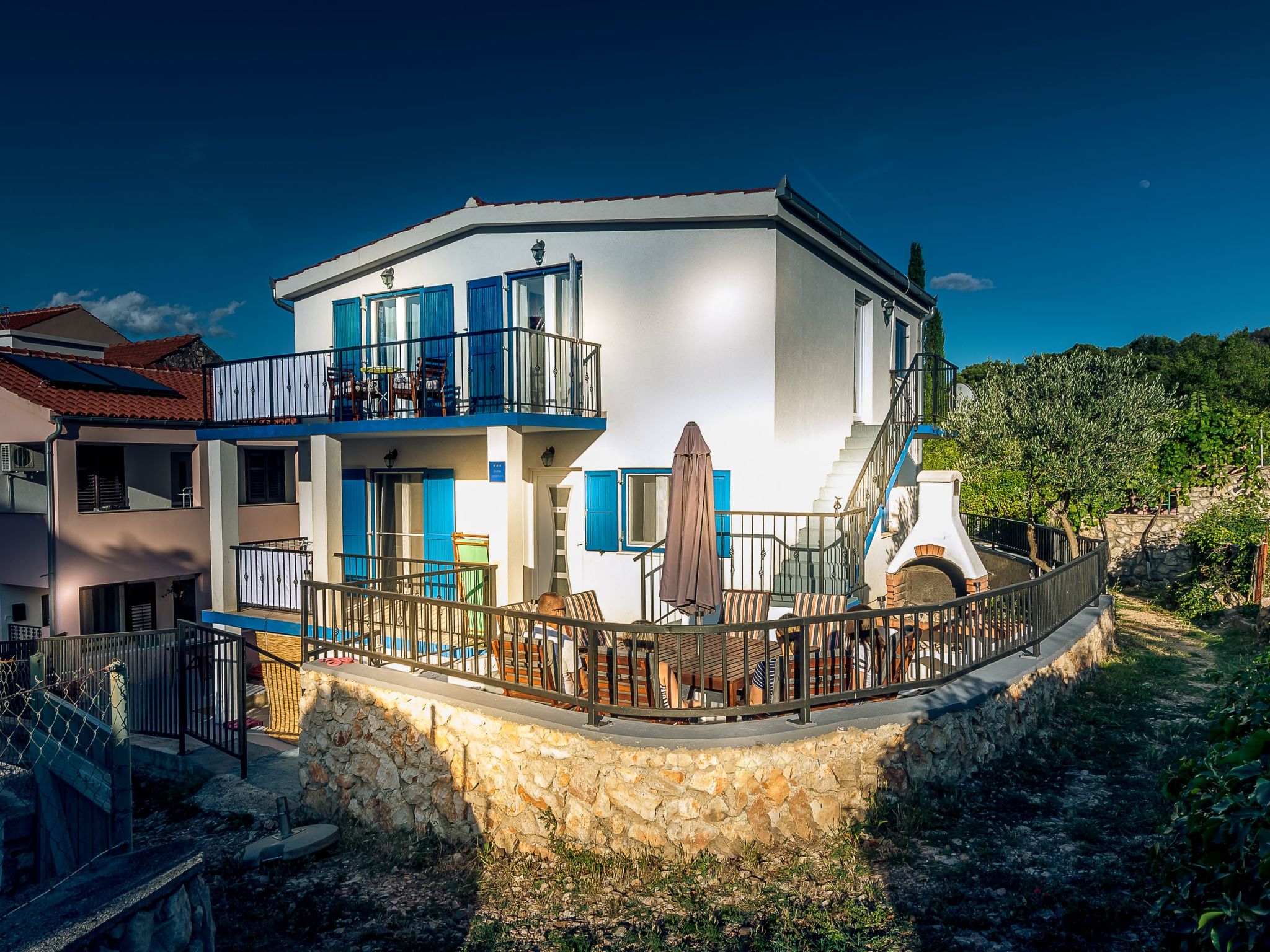 In Tisno mit Terrasse und Grill-Image-tags.info