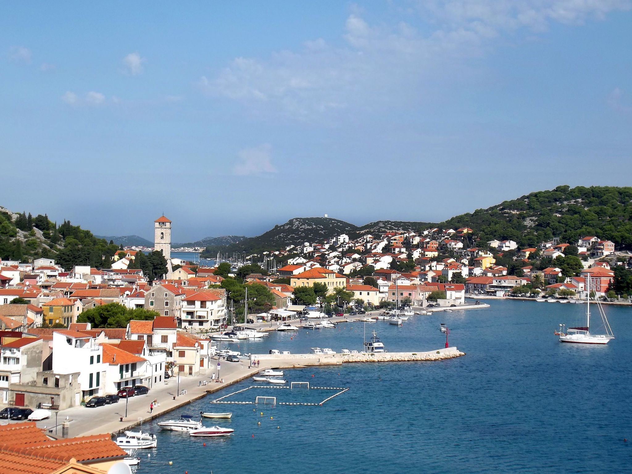 In Tisno mit Terrasse und Grill-Image-tags.info