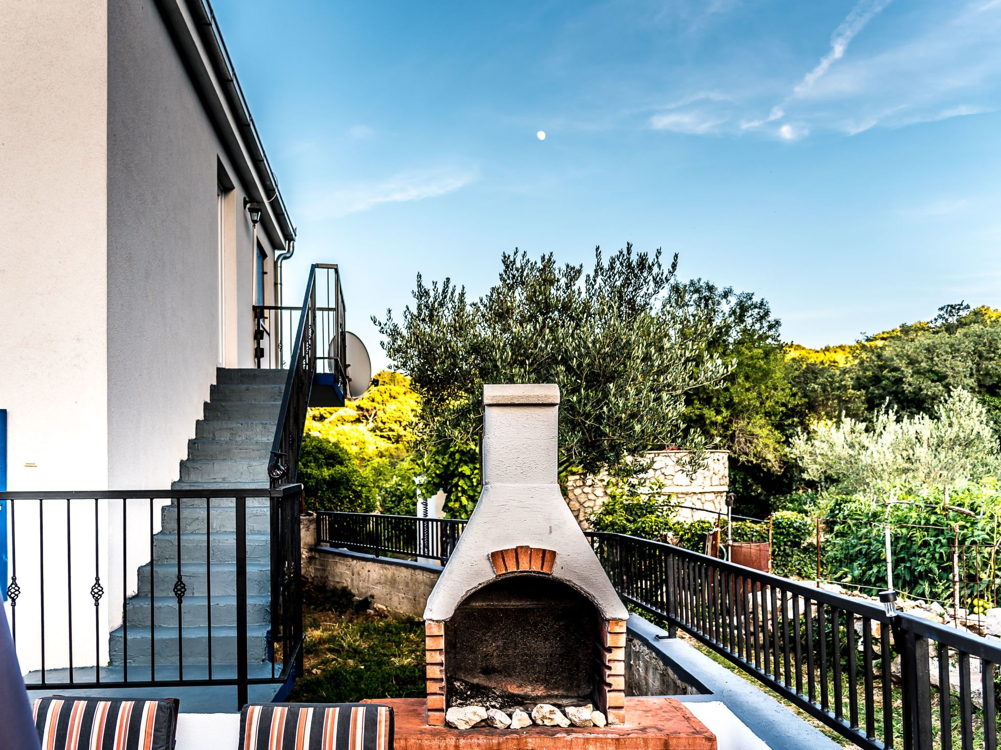 In Tisno mit Terrasse und Grill-Image-tags.info