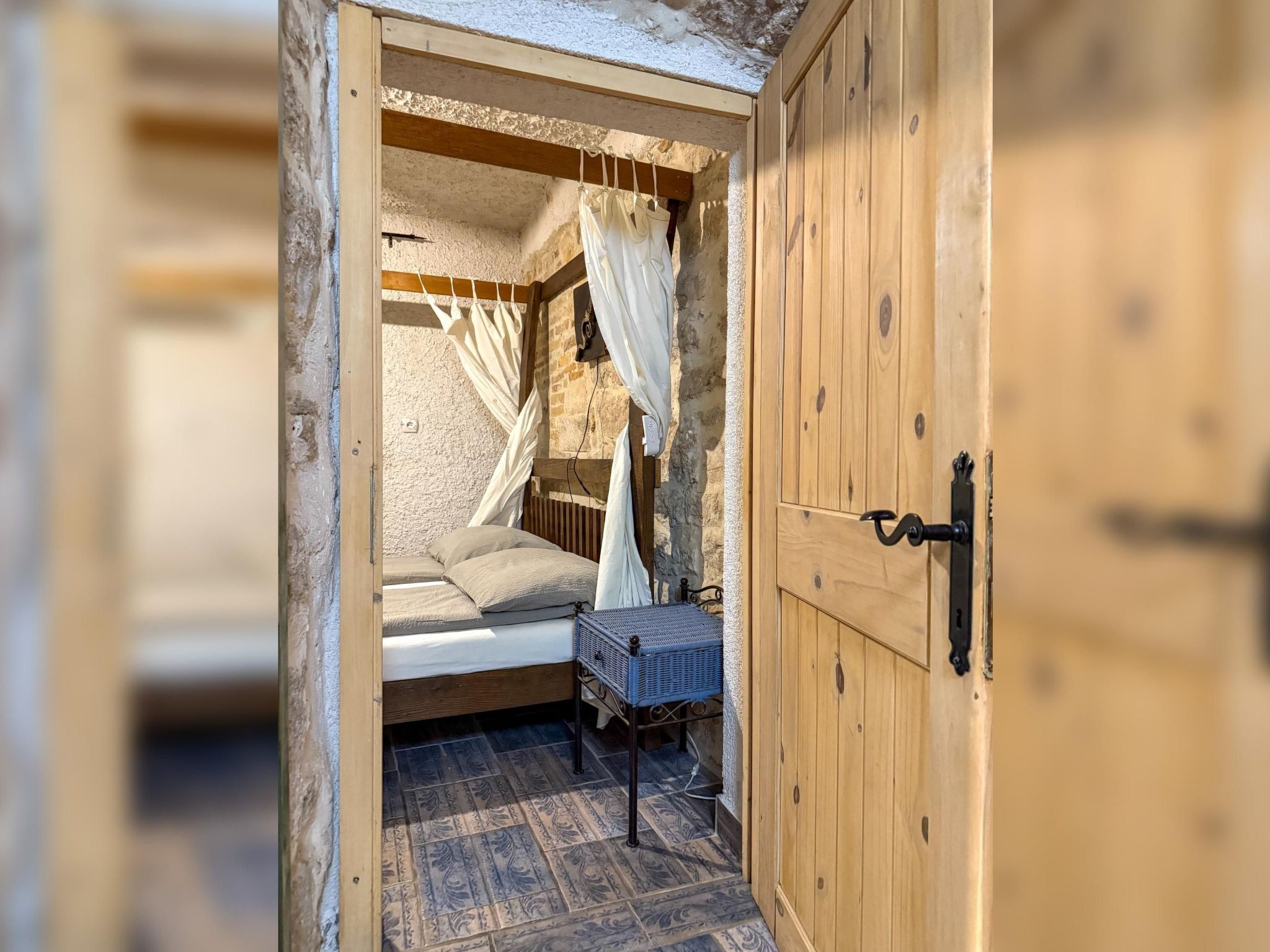 Vakantiehuis met omheinde tuin in Murter/Betina (Kroatië) 1 hond is welkom