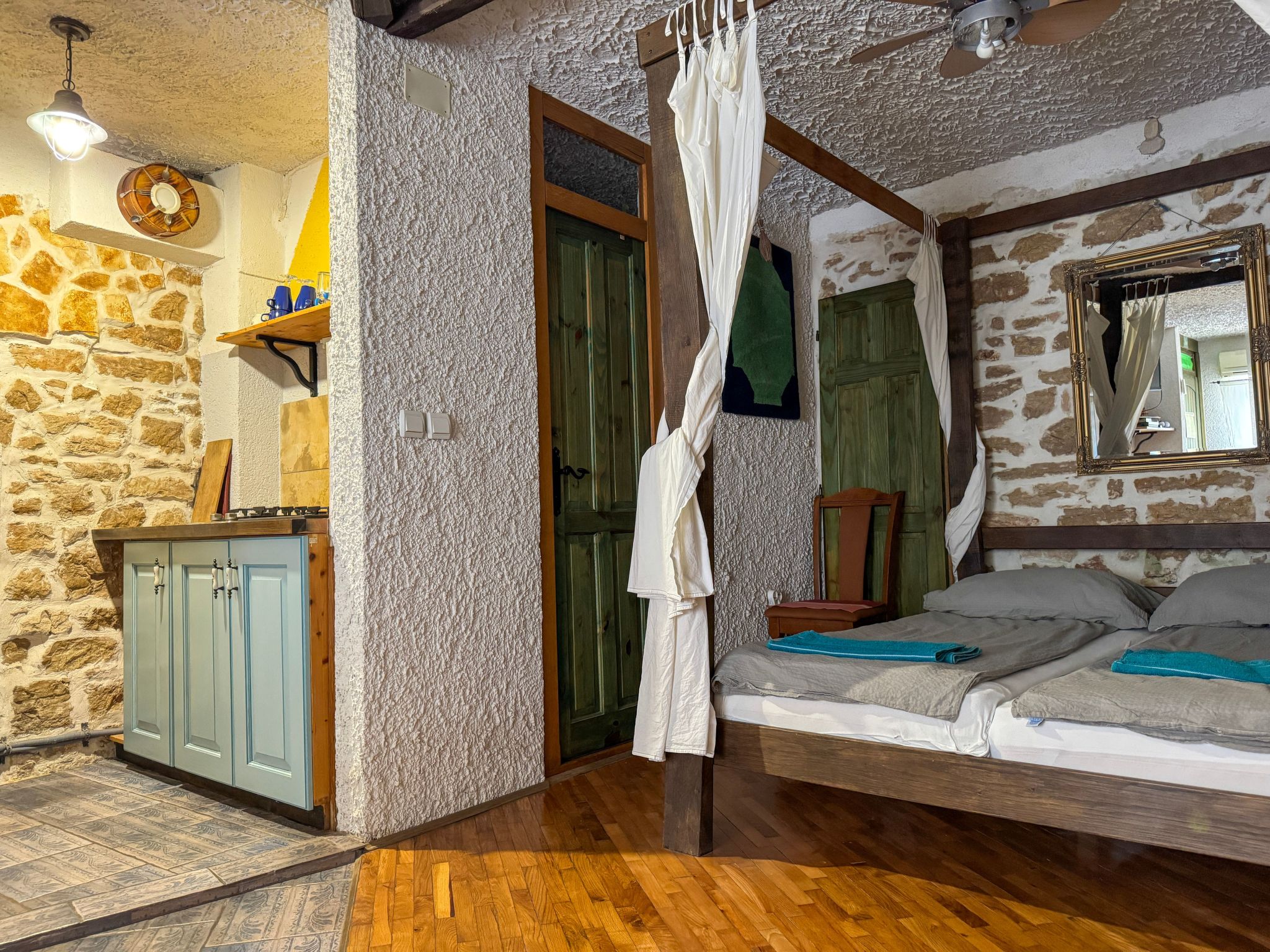 Vakantiehuis met omheinde tuin in Murter/Betina (Kroatië) 1 hond is welkom