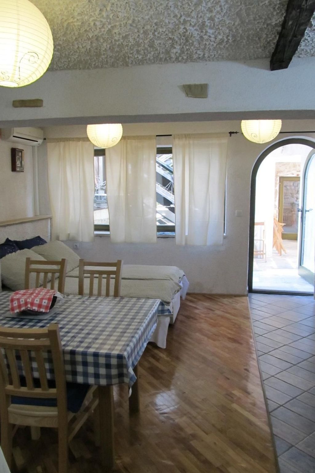 Lieber Himell 1-Binnen