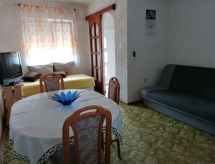 Appartement aan zee in Betina met eigen aanlegplaats en terras - thumbnail 4