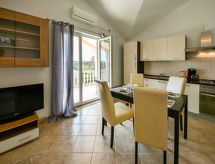 Knus appartement voor 4 aan zee in Jezera, Murter - thumbnail 6