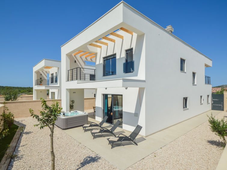 Villa met whirlpool in centrum Jezera: luxe verblijf voor 6 personen in Jezera