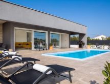Villa Millenium: Luxe vrijstaande villa met privé-zwembad op 500m van zee in Jezera - thumbnail 2