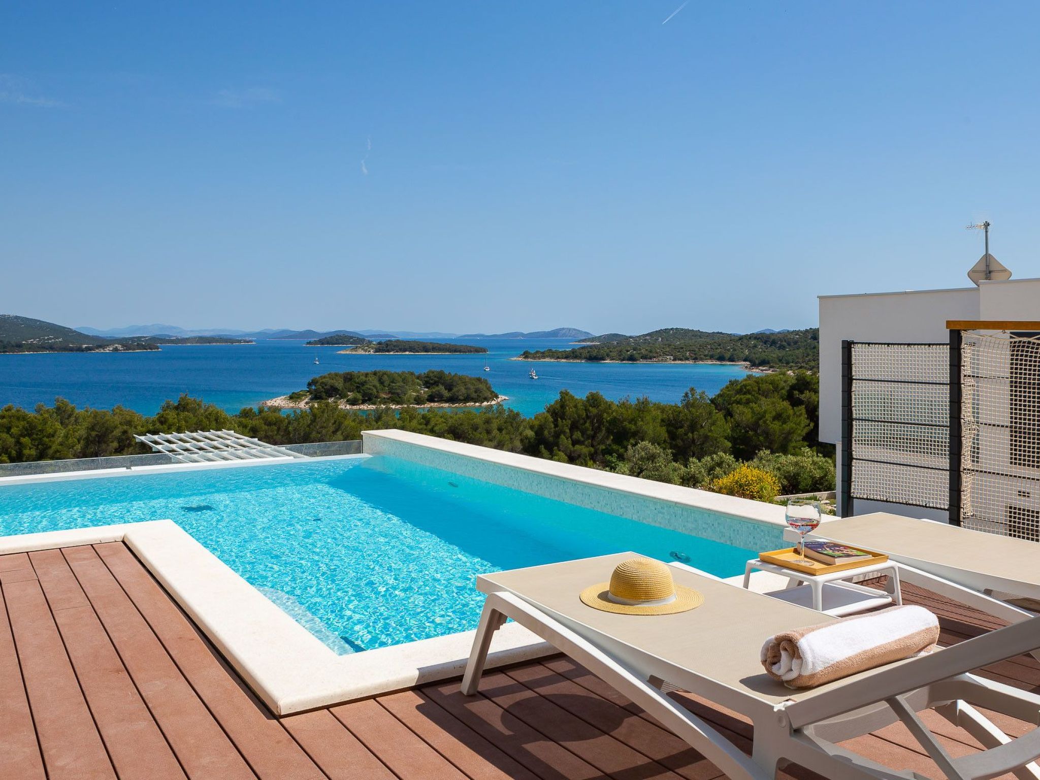 Vakantiehuis met privé zwembad in Murter/Jezera (Kroatië) voor 8 personen