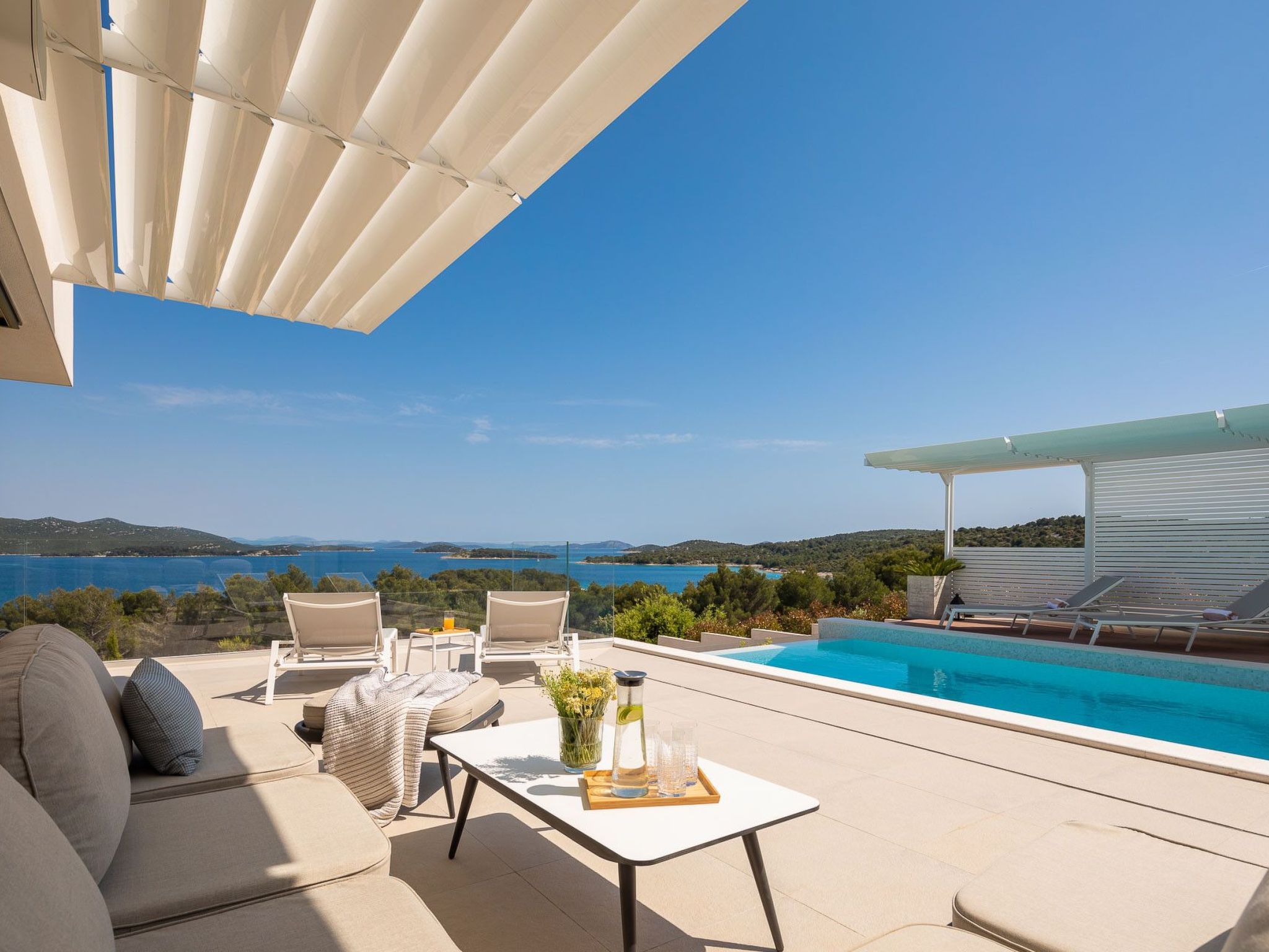 Vakantiehuis met privé zwembad in Murter/Jezera (Kroatië) voor 9 personen