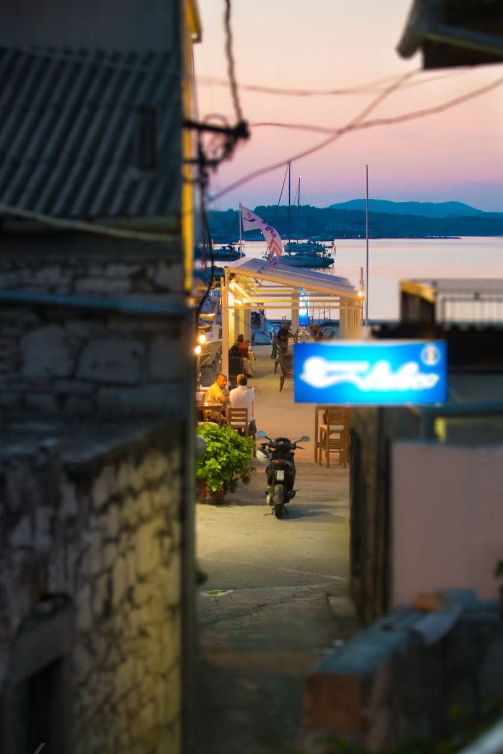 "Hanna" mit Blick auf das Wasser-Binnen
